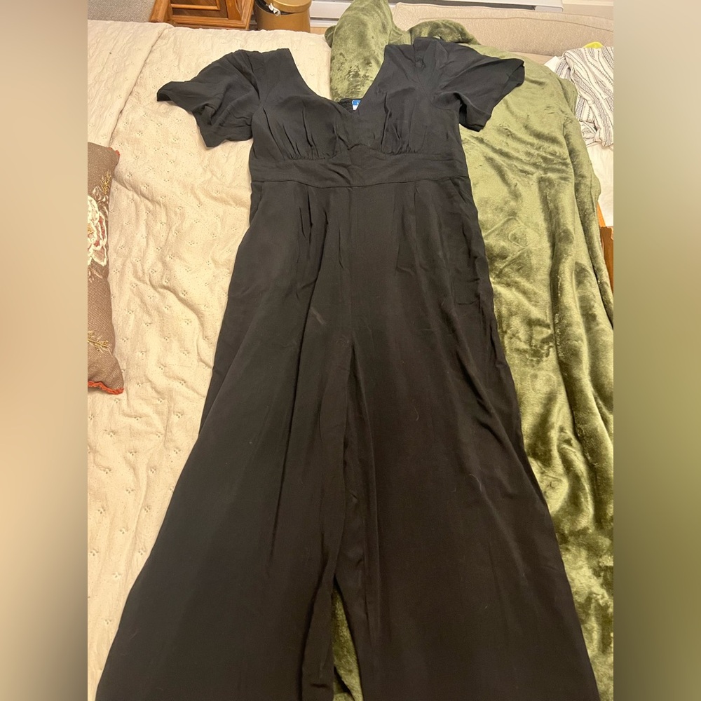 Old Navy Black V-Neck Wide-Leg Jumpsuit with Puff Sleeves